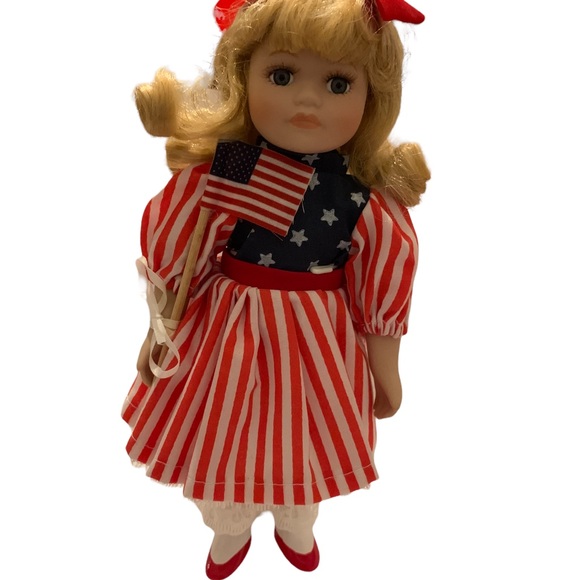 Royalton Collection Porcelain Doll Spirit of America Collection Samantha 10" - Picture 3 of 9